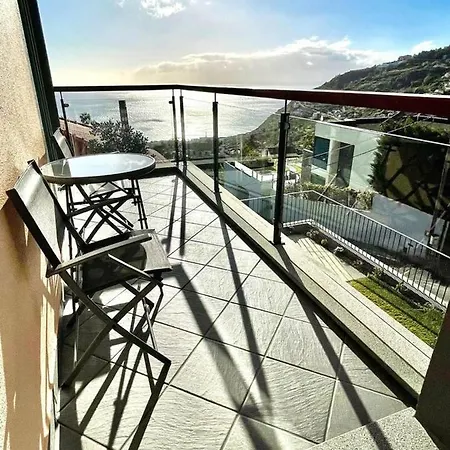 Beautiful 3-bed House In 4* Arco da Calheta (Madeira)