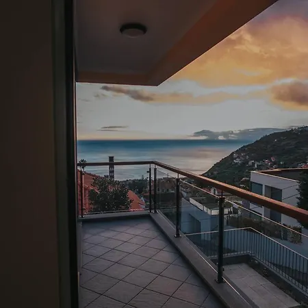 Beautiful 3-bed House In Hotel Arco da Calheta (Madeira)