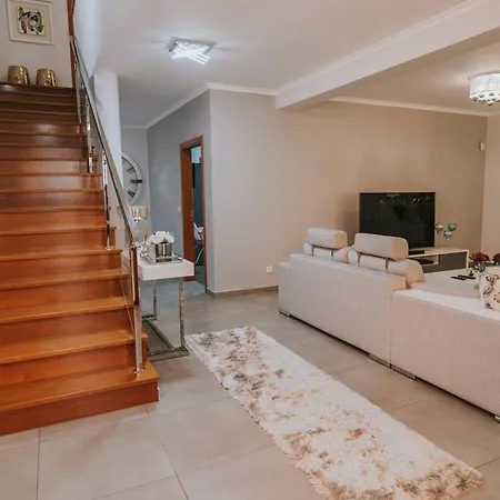 Hotel Beautiful 3-bed House In 4*