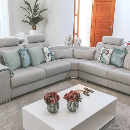 Hotel Beautiful 3-bed House In Arco da Calheta (Madeira)