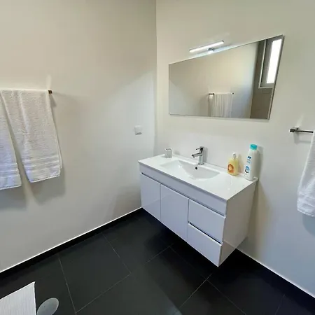 Hotel Beautiful 3-bed House In